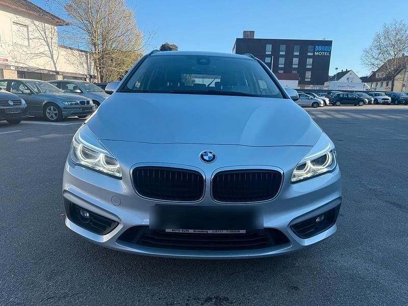 Silber Gebraucht 2017 BMW 220 Kombi | 15.680 € (Guter Preis) - Bild 1/4