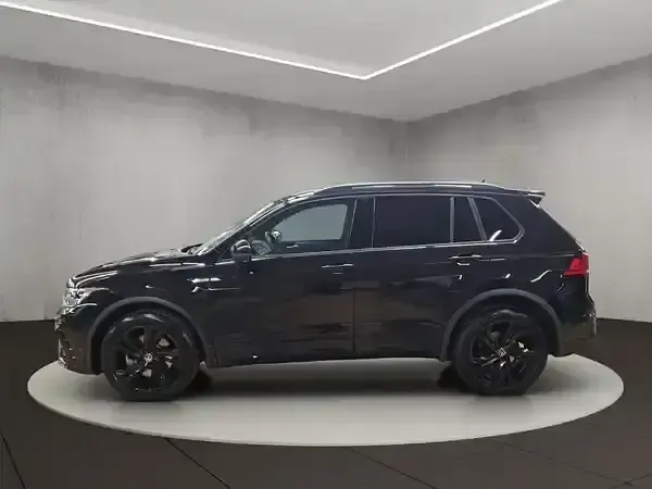 Gebraucht VW Tiguan R-line 190 PS (139 kW) 2023 Deep black perleffekt SUV