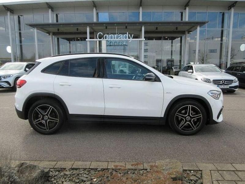 Gebraucht Mercedes GLA200 AMG 163 PS (119 kW) 2023 Weiß SUV