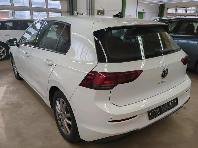 Gebraucht VW Golf VII Life 150 PS (110 kW) 2021 Pure white Kleinwagen
