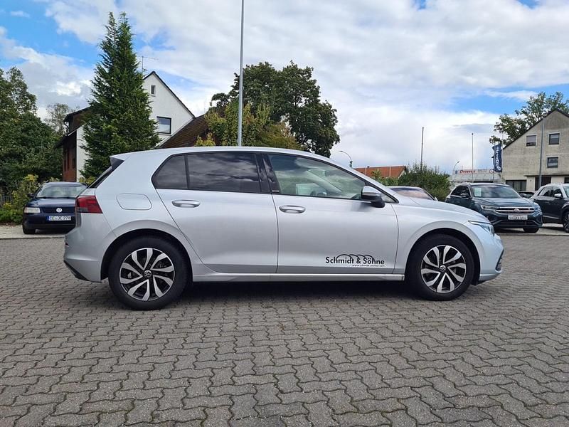Gebraucht VW Golf VIII Active 150 PS (110 kW) 2023 Silber metallic Limousine