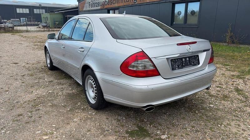 Gebraucht Mercedes E280 190 PS (139 kW) 2008 Silber Limousine