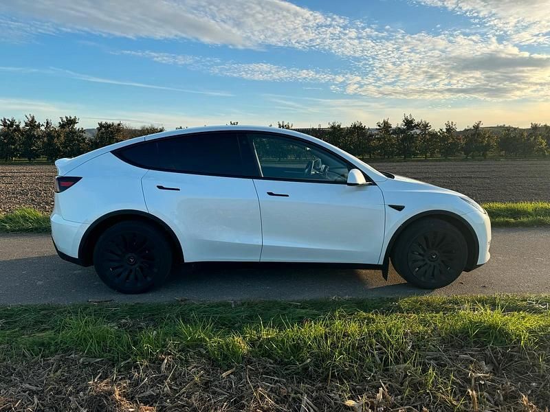 Gebraucht Tesla Model Y 353 kW (480 PS) 2021 Weiß SUV
