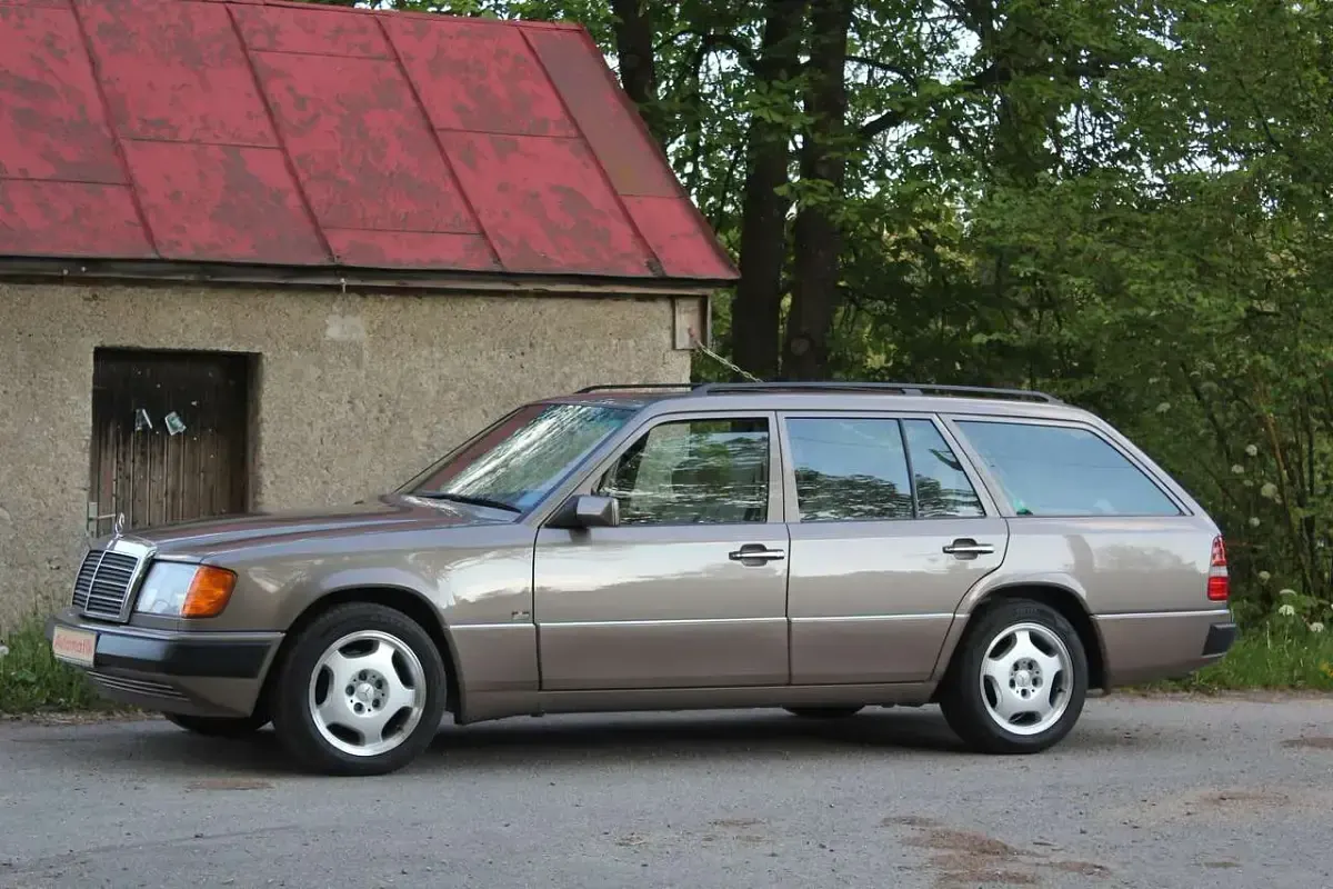 Gebraucht Mercedes 300 220 PS (161 kW) 1991 Impalabraun metallic Kombi