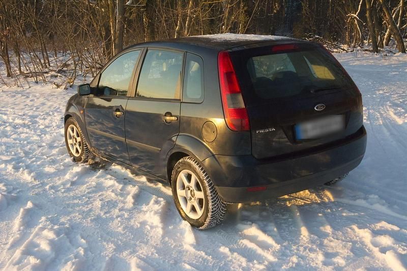 Gebraucht Ford Fiesta 69 PS (50 kW) 2004 Blau Limousine