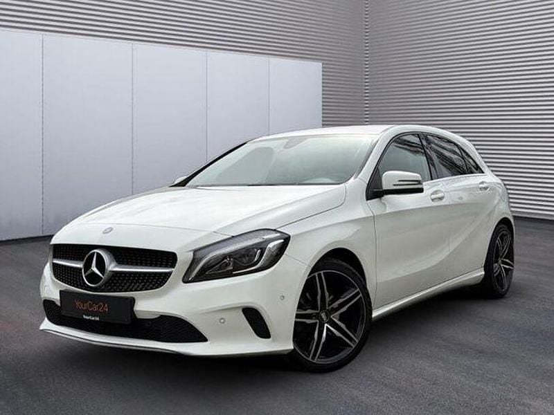 Gebraucht Mercedes A180 122 PS (89 kW) 2016 Weiß Limousine