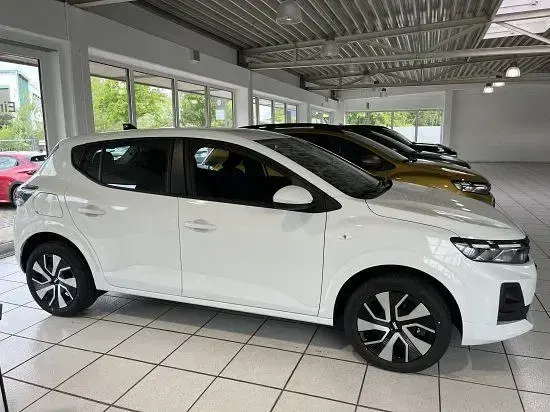 Używany Dacia Sandero Expression 101 KM (74 kW) 2026 Sedan/Limuzyna