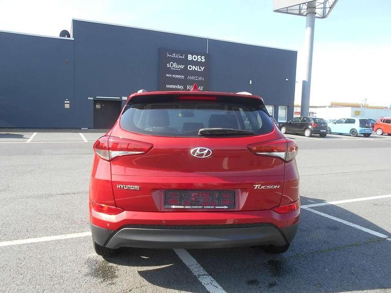 Gebraucht Hyundai Tucson Classic 132 PS (97 kW) 2018 Fiery red / met SUV