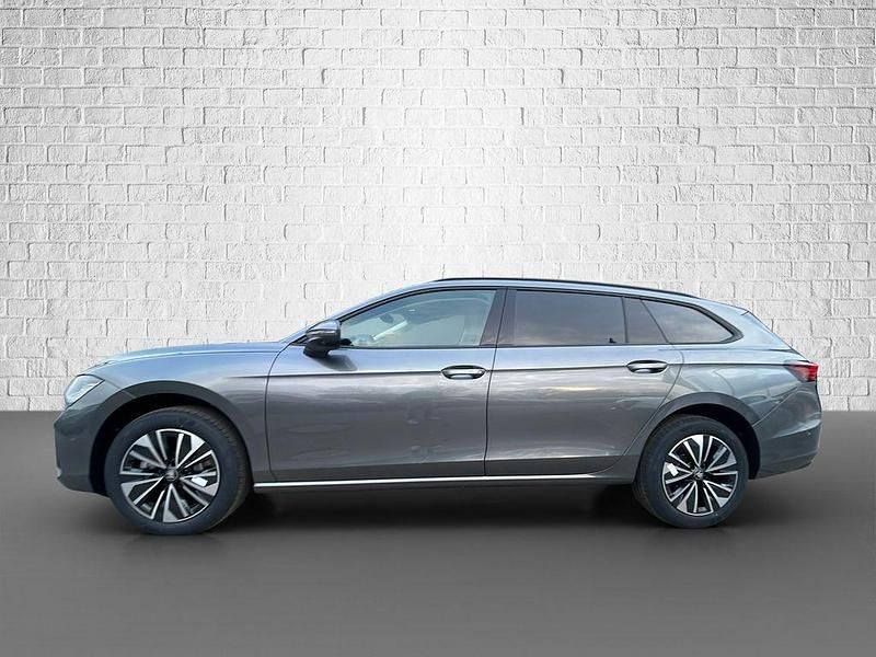 Neu Skoda Superb Selection 193 PS (141 kW) 2026 Grau Kombi