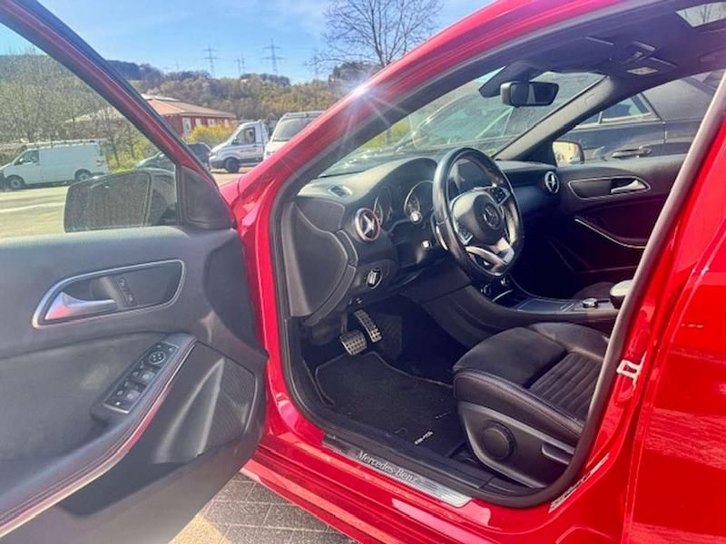 Gebraucht Mercedes A200 AMG line 136 PS (100 kW) 2018 Rot Limousine