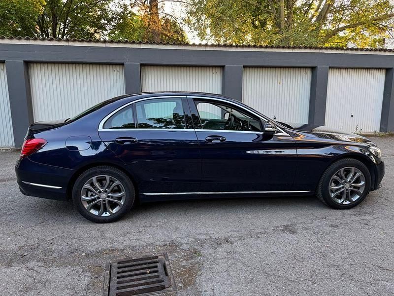 Gebraucht Mercedes C200 184 PS (135 kW) 2015 Blau Limousine