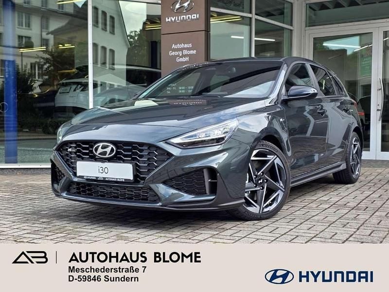 Cypress green / mic Gebraucht 2025 Hyundai i30 N Line Limousine | 29.190 € (Etwas zu teuer) - Bild 1/4