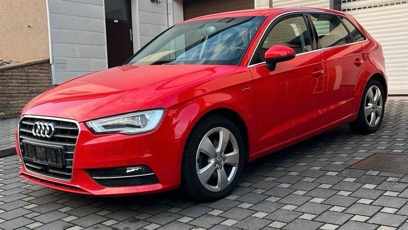 Gebraucht Audi A3 Ambiente 110 PS (80 kW) 2014 Rot Limousine
