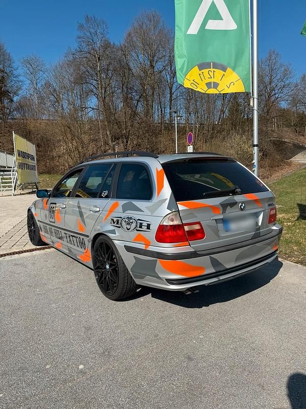 Gebraucht BMW 330 184 PS (135 kW) 2002 Silber Kombi