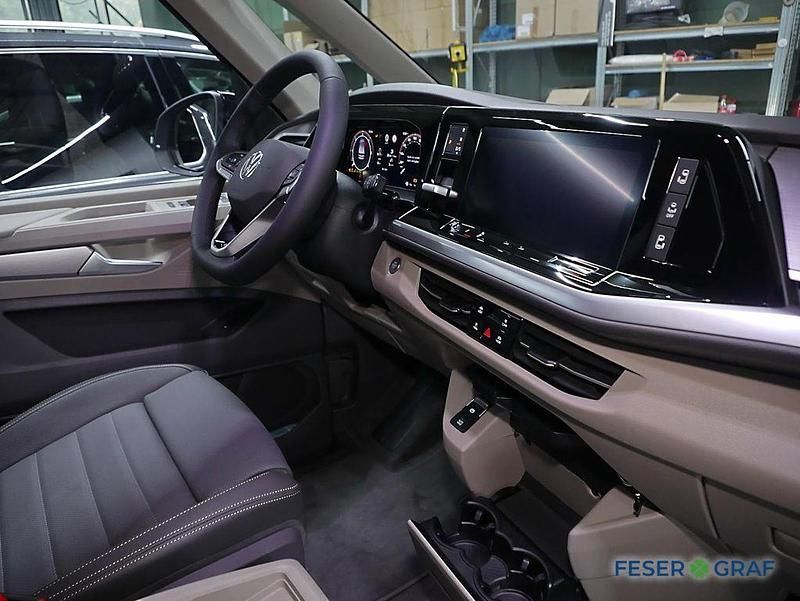 Neu VW Multivan Style 150 PS (110 kW) 2025 Deep black perleffekt Van