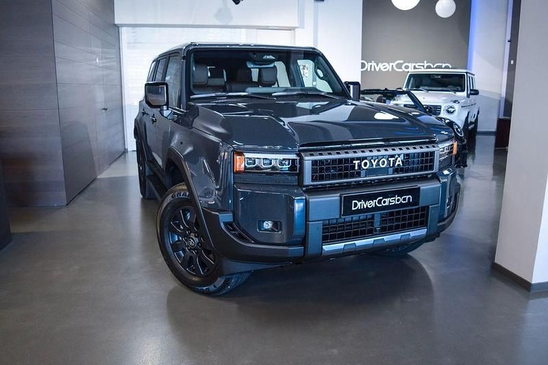 Grau Neu 2025 Toyota Land Cruiser SUV | 85.561 € (Fairer Preis) - Bild 1/4