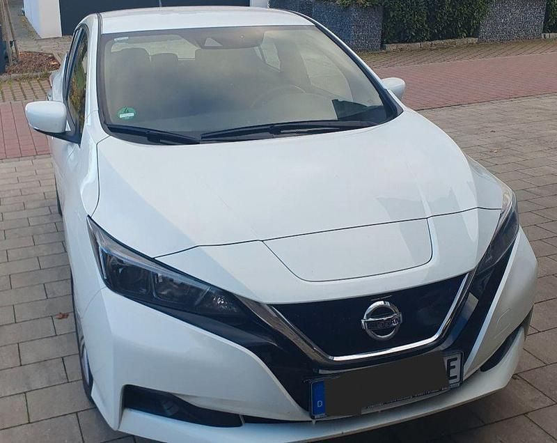 Weiß Gebraucht 2021 Nissan Leaf Kleinwagen | 10.900 € (Superpreis) - Bild 1/4