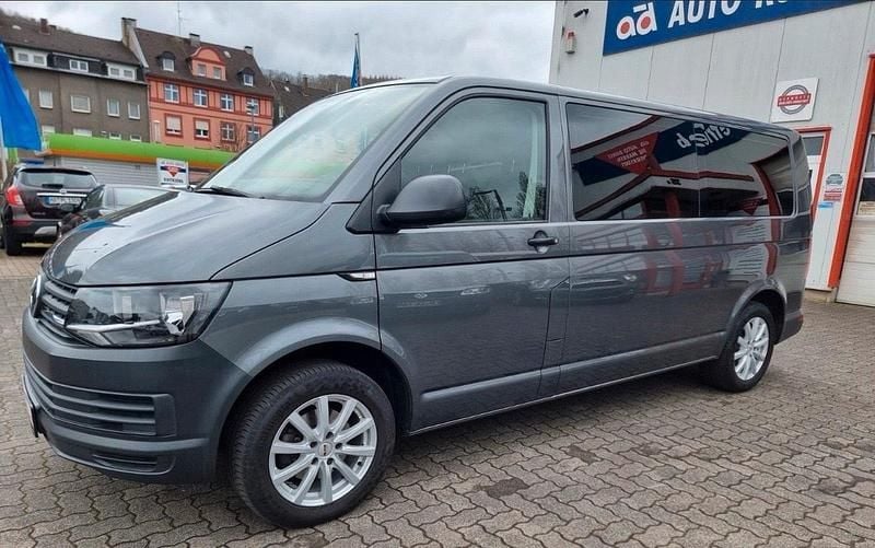 Gebraucht VW Transporter 150 PS (110 kW) 2018 Grau Van