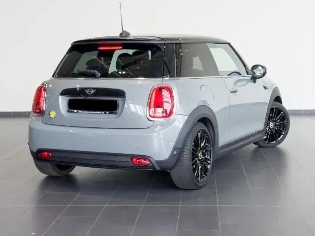 Gebraucht Mini Cooper SE 135 kW (184 PS) 2021 Moonwalk grey (metallic) (grau) Kleinwagen