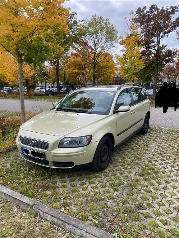 Grün Gebraucht 2004 Volvo V50 Kombi | 6.900 € - Bild 1/4