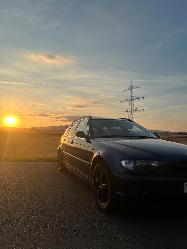 Blau Gebraucht 2005 BMW 318 Kombi | 3.000 € (Etwas zu teuer) - Bild 1/4