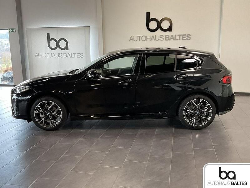 Gebraucht BMW 116 M Sport 122 PS (89 kW) 2025 Saphirschwarz met. Kleinwagen