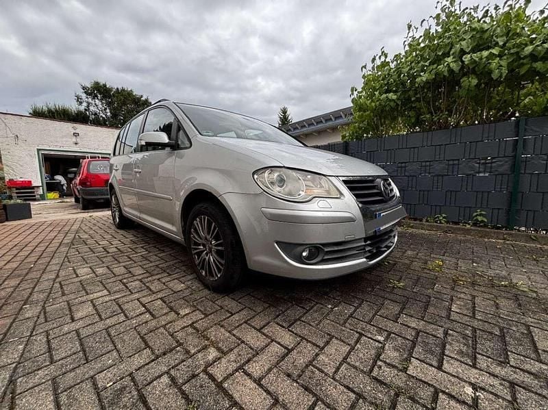 Silber Gebraucht 2007 VW Touran Highline Van / Kleinbus | 2.000 € (Superpreis) - Bild 1/4