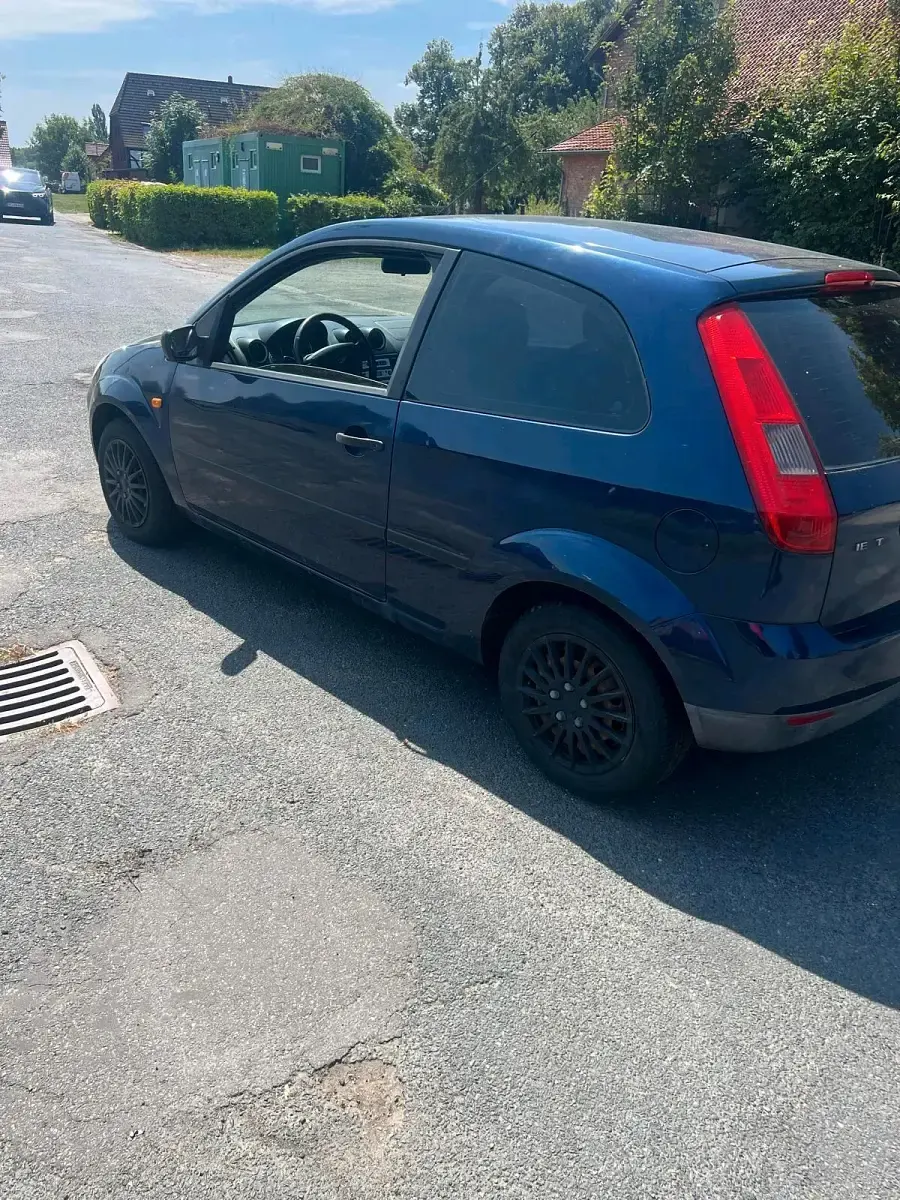 Gebraucht Ford Fiesta 75 PS (55 kW) 2004 Blau Kleinwagen
