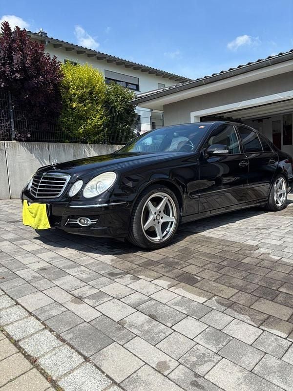 Schwarz Gebraucht 2007 Mercedes E200 Avantgarde Limousine | 5.100 € (Guter Preis) - Bild 1/4