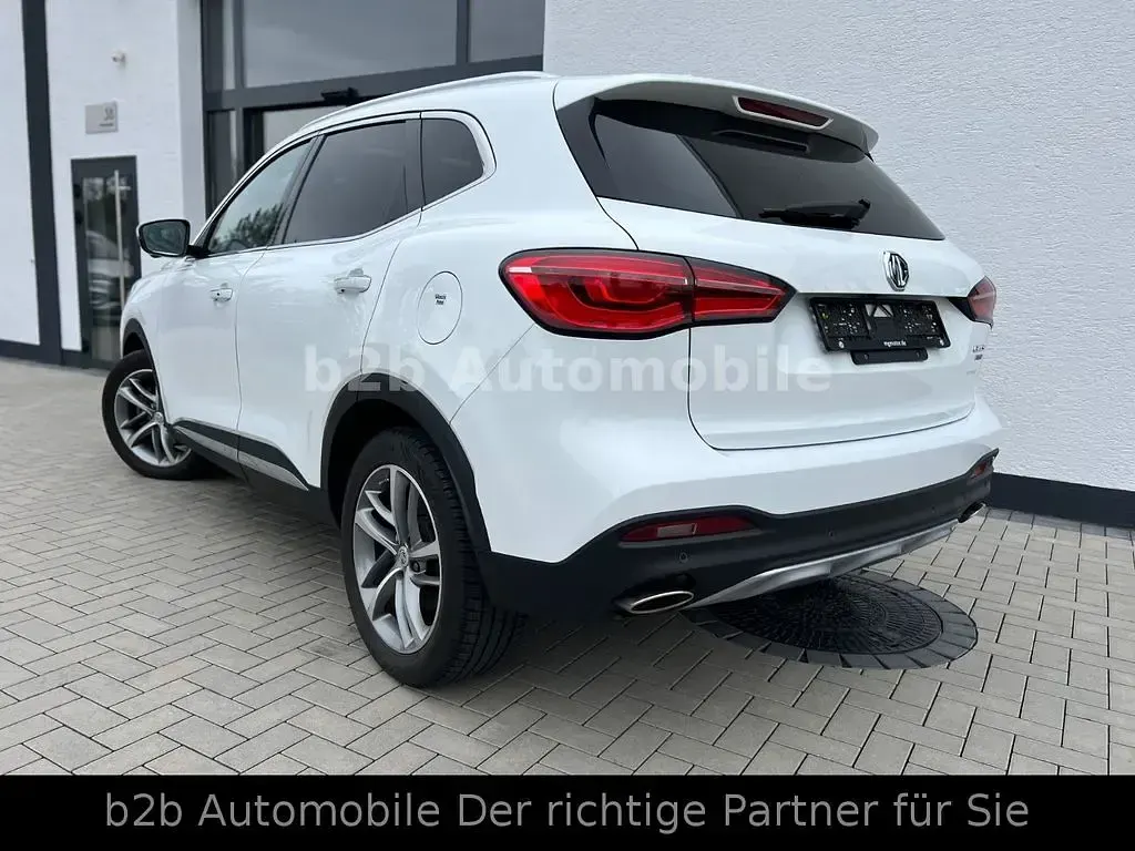 Używany MG EHS Luxury 258 KM (189 kW) 2022 Biały SUV