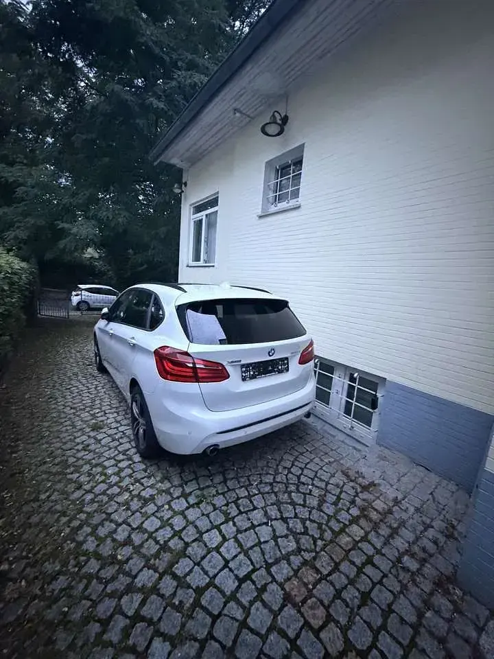 Gebraucht BMW 220 Active Tourer Luxury Line 192 PS (141 kW) 2017 Weiß Van / Kleinbus