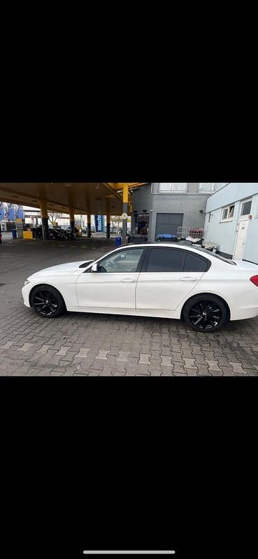 Gebraucht BMW 320 Luxury Line 184 PS (135 kW) 2012 Weiß Limousine