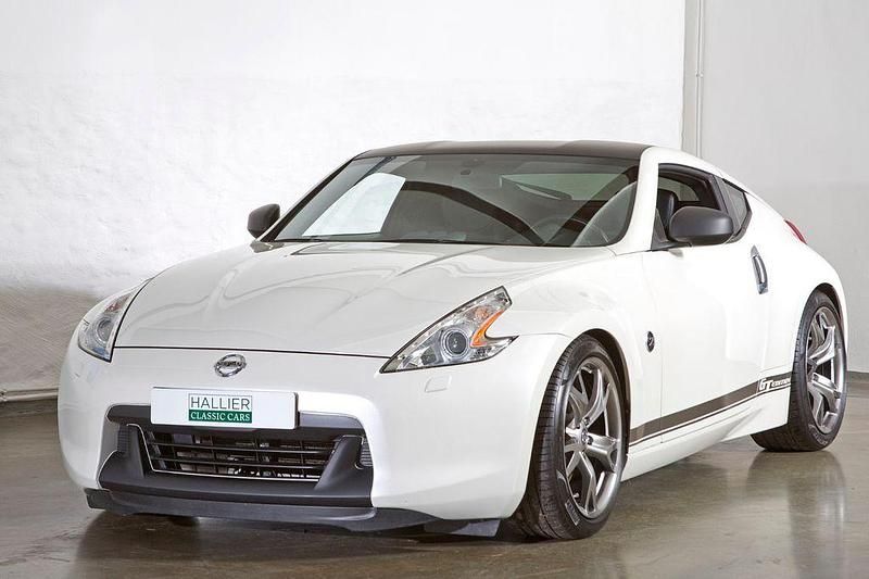 Brilliant white (m) Gebraucht 2012 Nissan 370Z GT Coupé | 29.900 € (Fairer Preis) - Bild 1/4