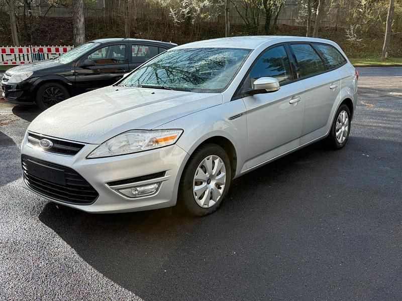 Gebraucht Ford Mondeo 140 PS (102 kW) 2013 Silber Kombi