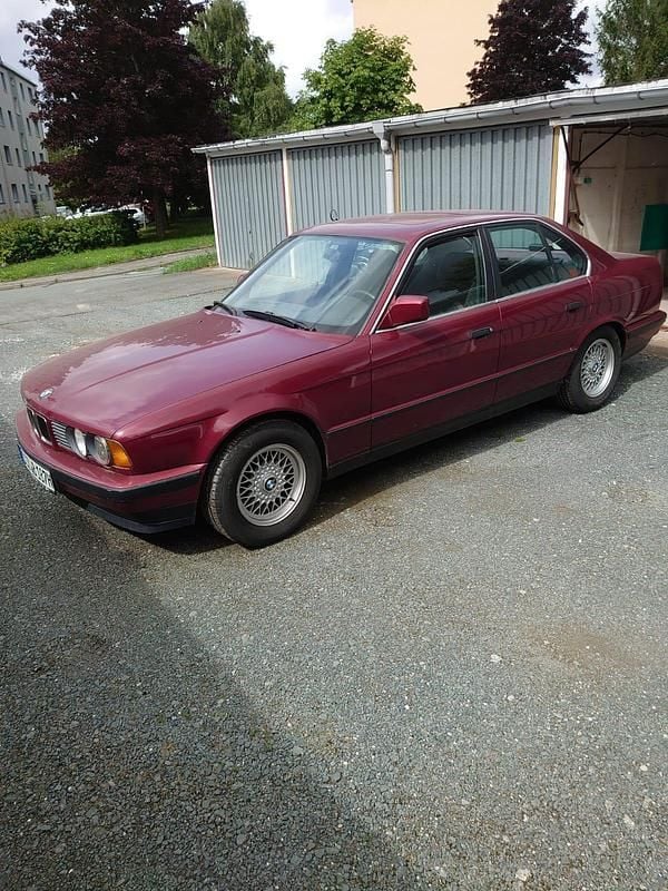 Rot Gebraucht 1991 BMW 520 Limousine | 11.999 € - Bild 1/4