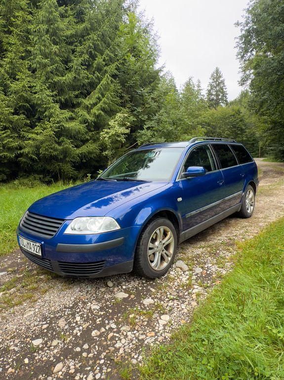 Blau Gebraucht 2001 VW Passat Basis Kombi | 2.690 € (Etwas zu teuer) - Bild 1/4