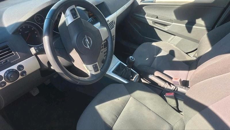 Gebraucht Opel Astra 90 PS (66 kW) 2006 Silber Kombi