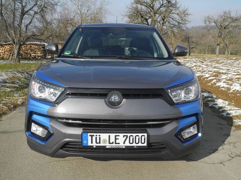 Grau Gebraucht 2019 Ssangyong Tivoli Sapphire SUV | 12.600 € - Bild 1/4