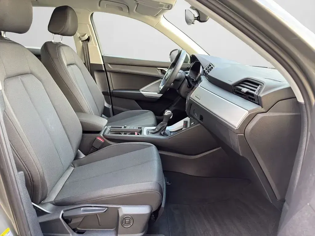 Gebraucht Audi Q3 Ambiente 245 PS (180 kW) 2023 Chronosgrau metallic SUV