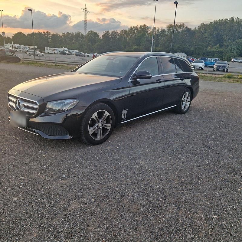 Gebraucht Mercedes E220 Avantgarde 195 PS (143 kW) 2017 Schwarz Kombi