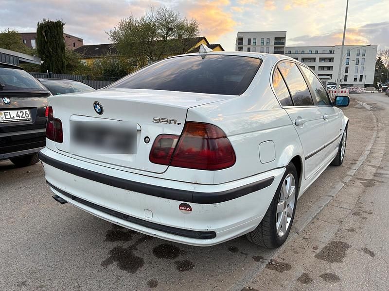 Gebraucht BMW 320 150 PS (110 kW) 2000 Weiß Limousine