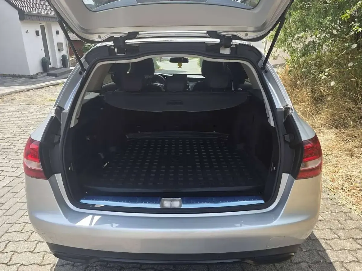 Gebraucht Mercedes C180 Avantgarde 156 PS (114 kW) 2018 Silber Kombi