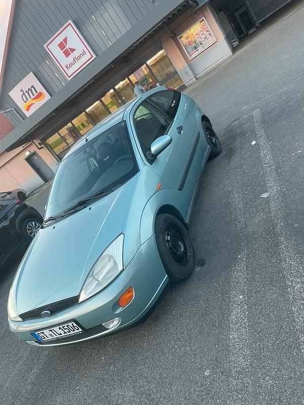 Grün Gebraucht 1998 Ford Focus Kleinwagen | 500 € (Guter Preis) - Bild 1/2