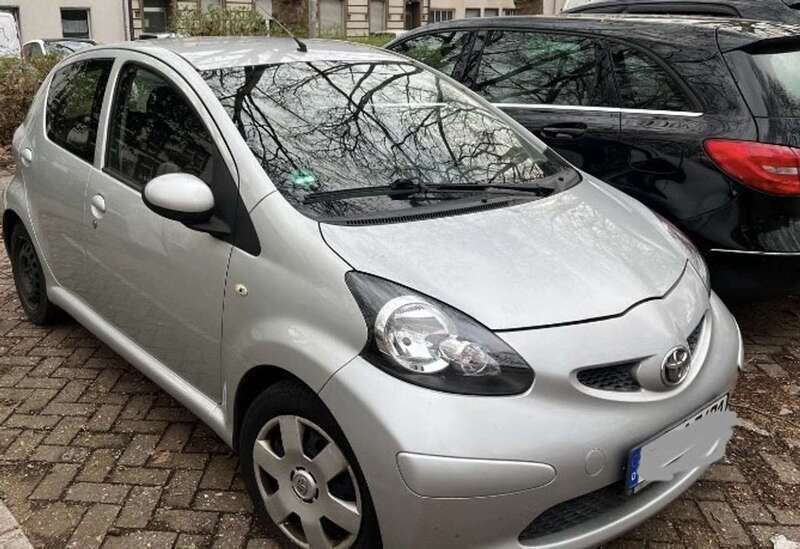 Silber Gebraucht 2007 Toyota Aygo Kleinwagen | 1.700 € (Fairer Preis) - Bild 1/4