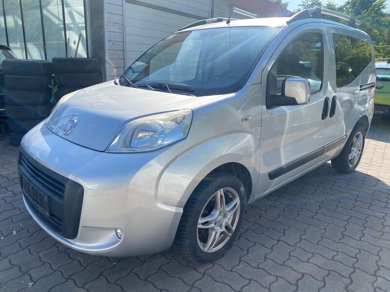 Grau Gebraucht 2012 Fiat Qubo Easy Van / Kleinbus | 5.790 € (Fairer Preis) - Bild 1/3