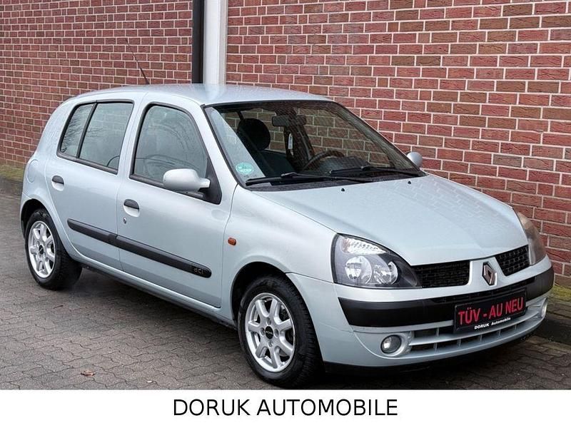 Gebraucht Renault Clio II 65 PS (47 kW) 2001 Silber Limousine
