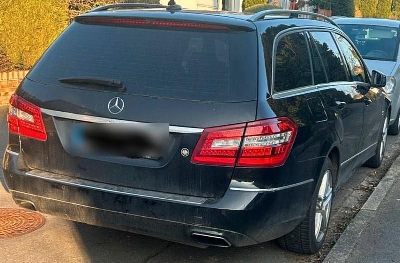 Gebraucht Mercedes E200 Avantgarde 184 PS (135 kW) 2012 Schwarz Kombi