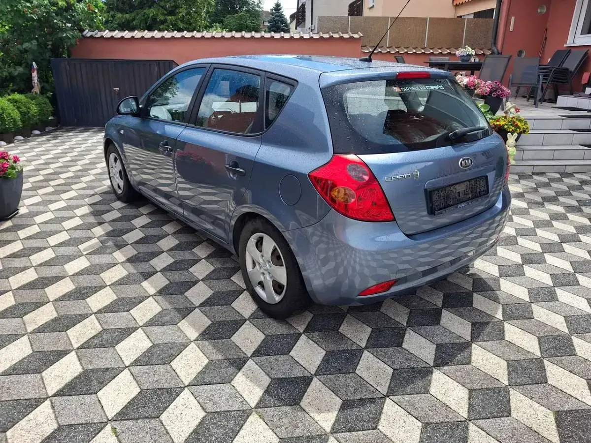 Gebraucht Kia Ceed LX 109 PS (80 kW) 2008 Baltikblau met. Kleinwagen