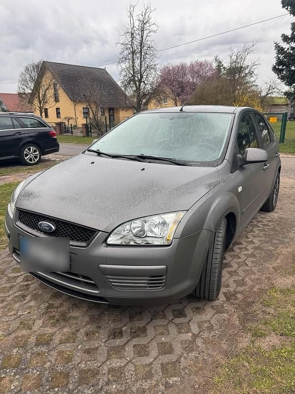 Używany Ford Focus 101 KM (74 kW) 2006 Szary Hatchback