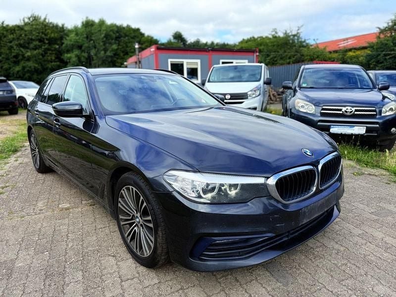 Schwarz Gebraucht 2018 BMW 530 Sport Line Kombi | 15.499 € (Superpreis) - Bild 1/4
